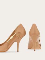 Ferragamo F buckle pump - Image 6